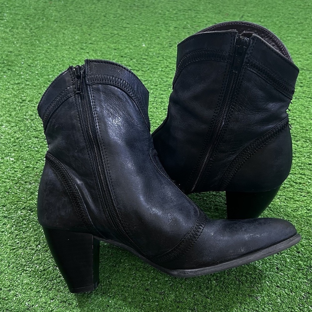 Vintage Y2K Soft Italian‎ Leather Ankle Boots 6.5 Leather Zip Up Booties Western